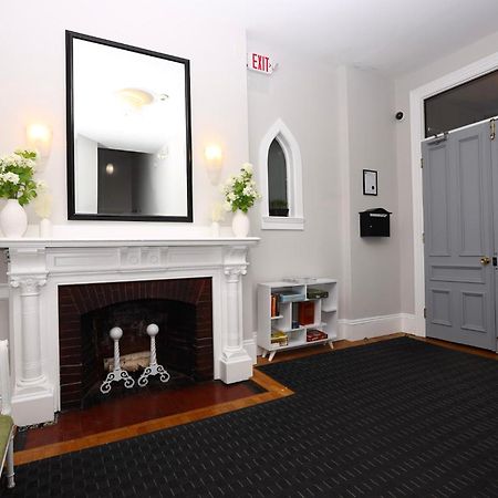 Stylish Newbury Street Studio, #11 Boston Exterior photo