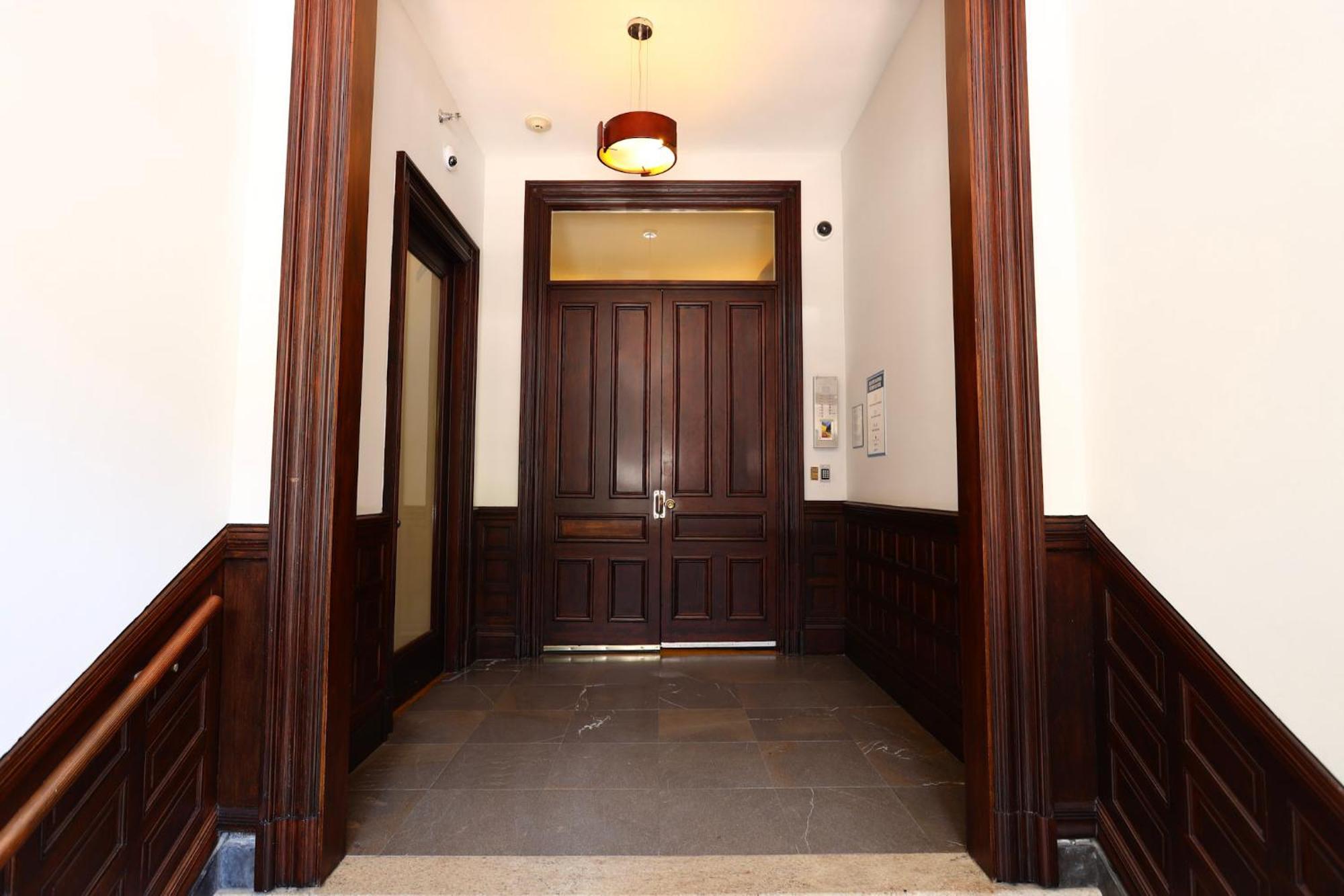 Stylish Newbury Street Studio, #11 Boston Exterior photo
