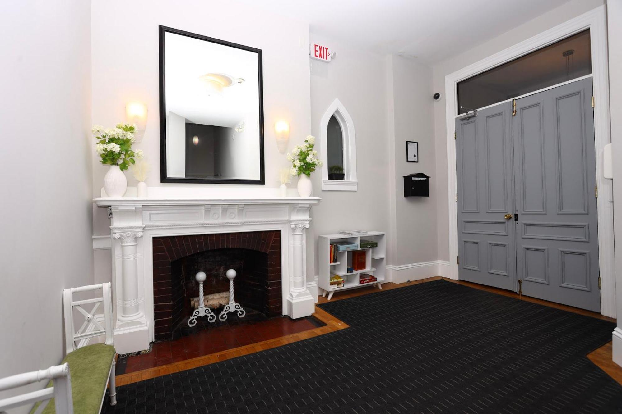 Stylish Newbury Street Studio, #11 Boston Exterior photo