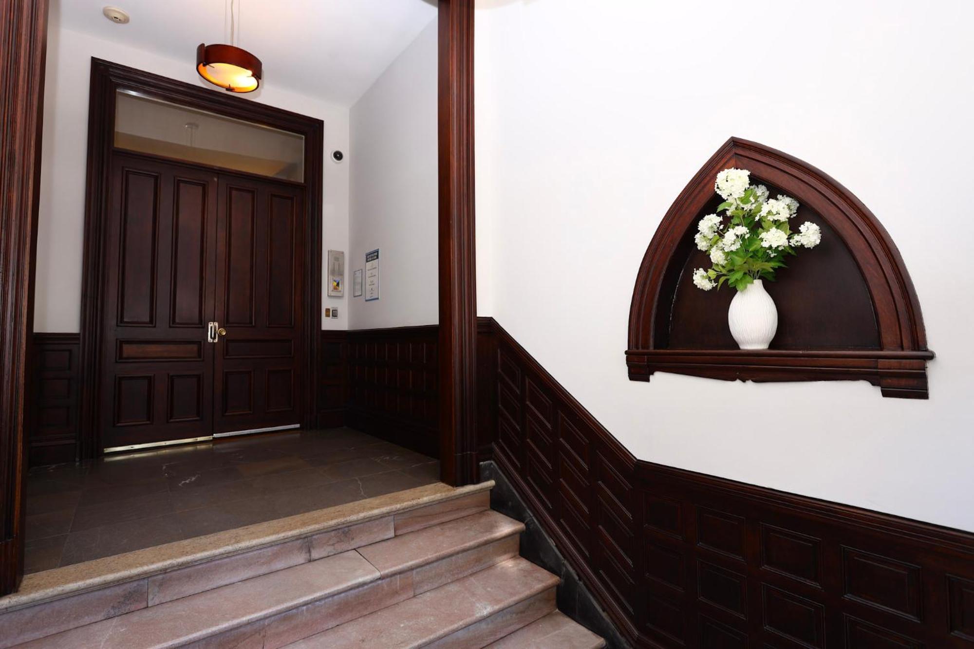 Stylish Newbury Street Studio, #11 Boston Exterior photo