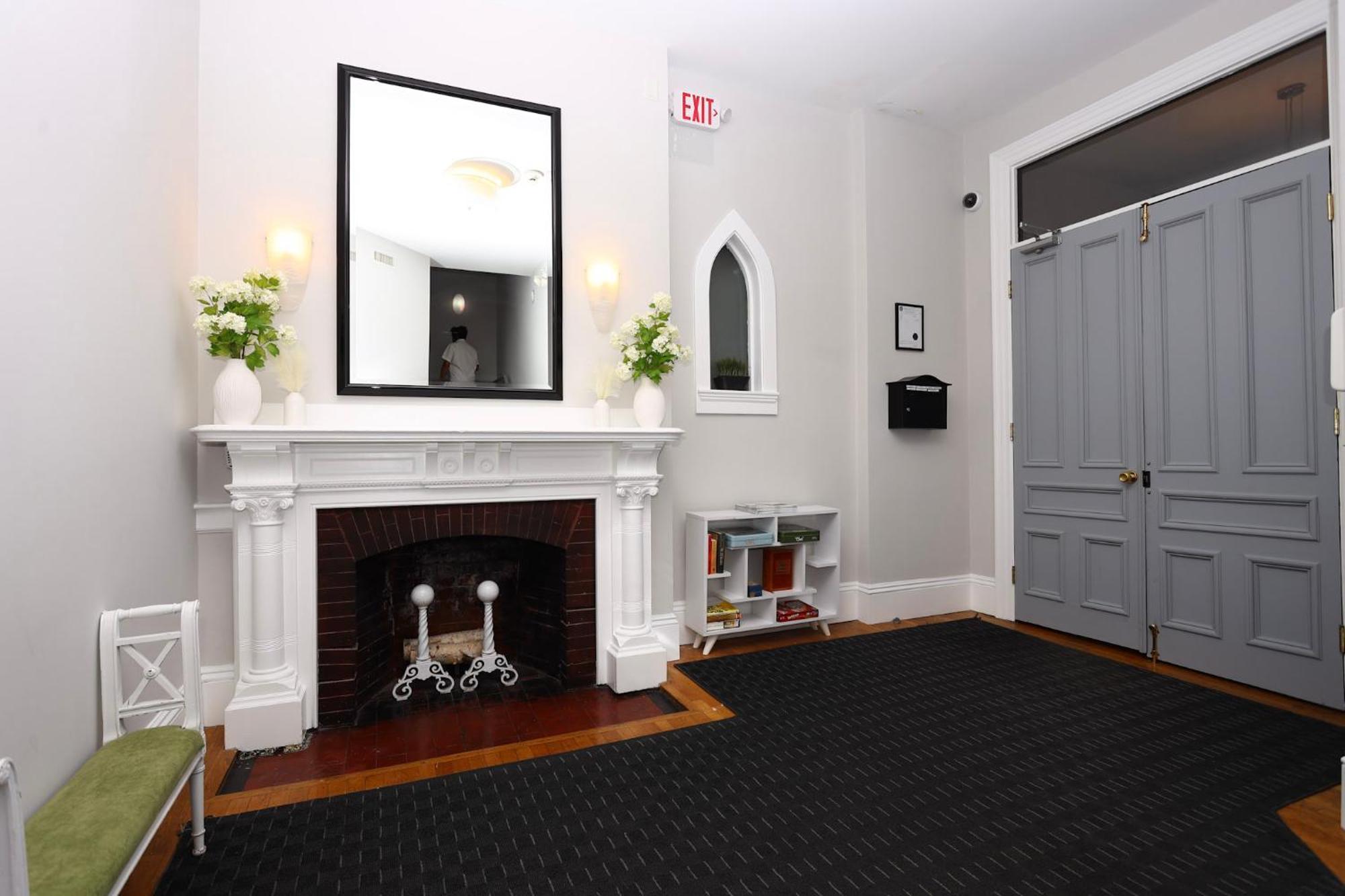 Stylish Newbury Street Studio, #11 Boston Exterior photo